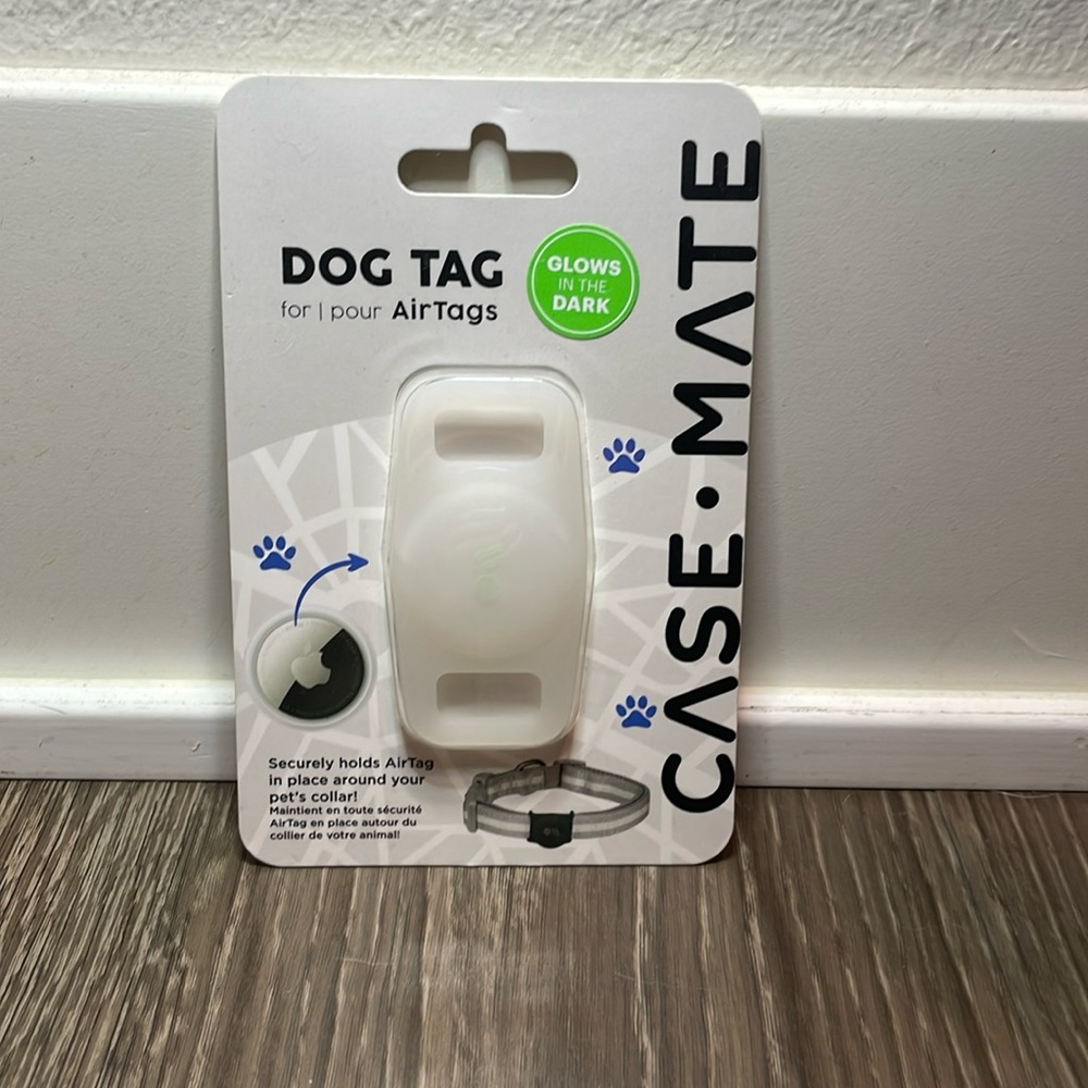 (New) Case-Mate Dog Tag for AirTag (Glows in the dark)
